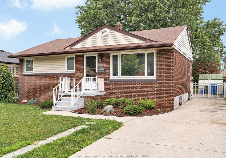 3849-hillcrest-windsor-ontario-26016651