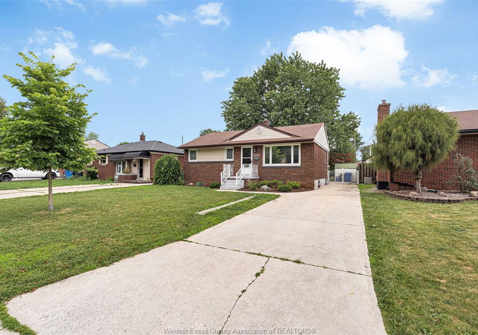 3849-hillcrest-windsor-ontario-26016651