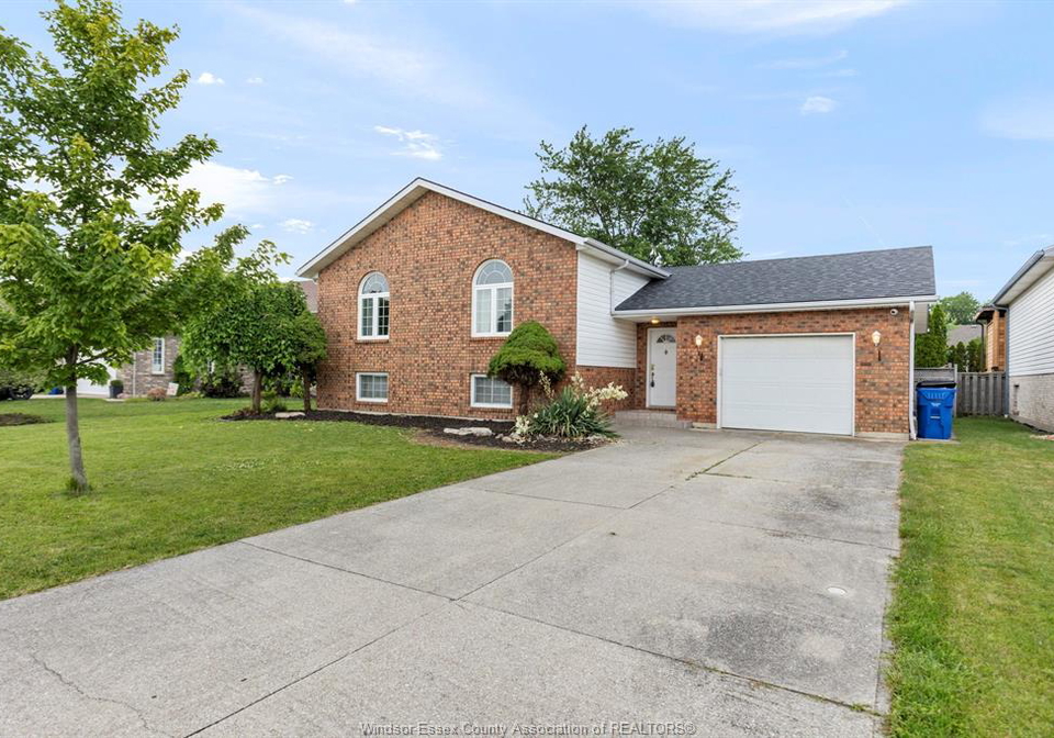 23-helen-street-tilbury-ontario-26016663