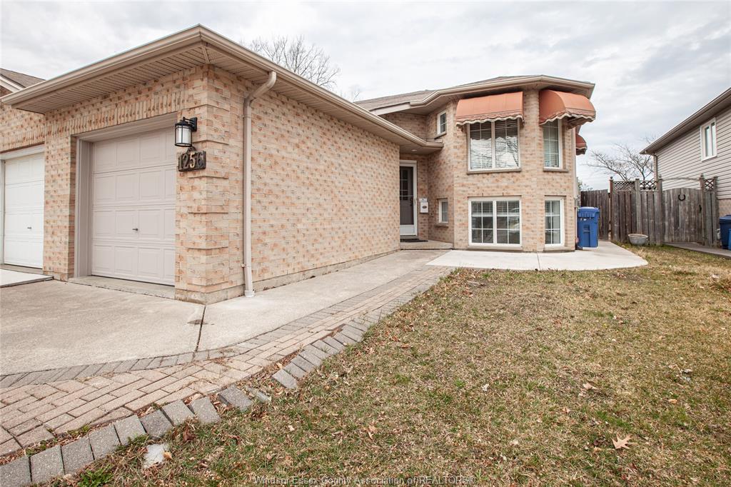 1256-st-paul-windsor-ontario-26016667