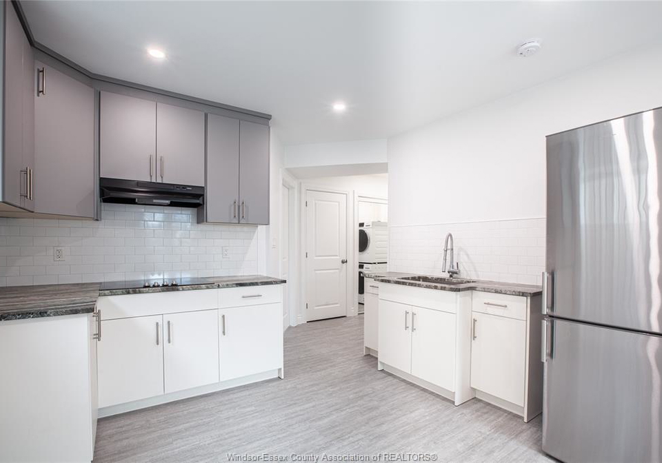 1256-st-paul-windsor-ontario-26016667
