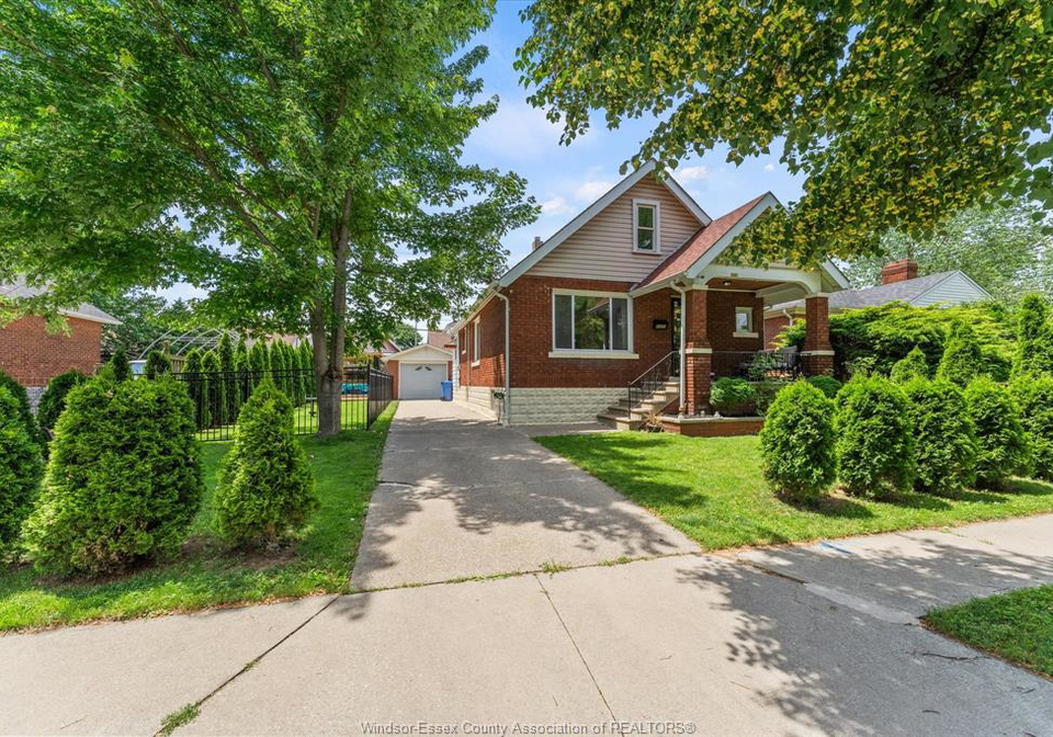 2307-fraser-avenue-windsor-ontario-26016669