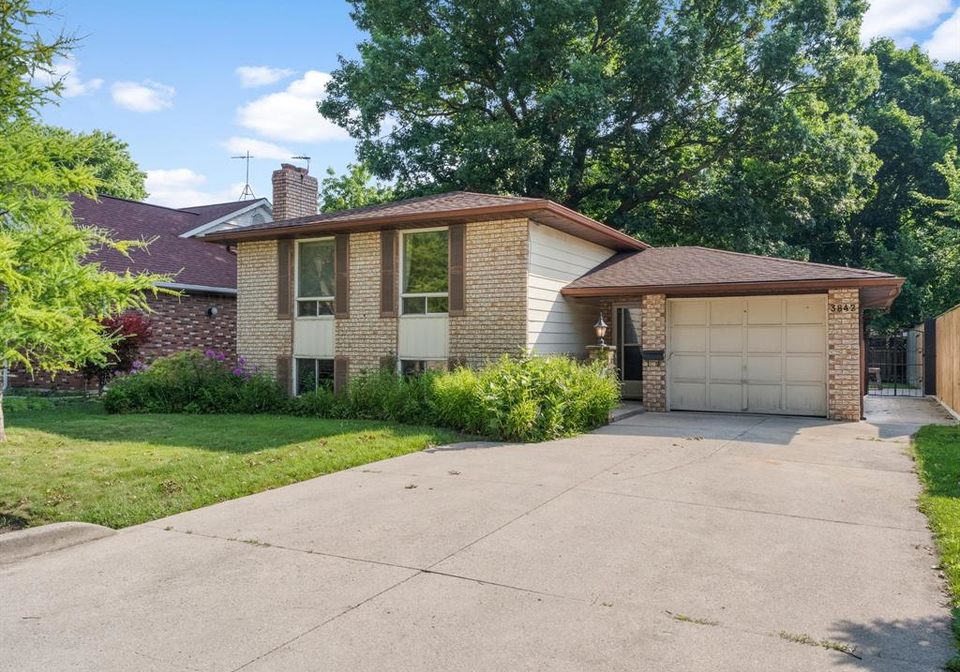 3842-bliss-windsor-ontario-26016676