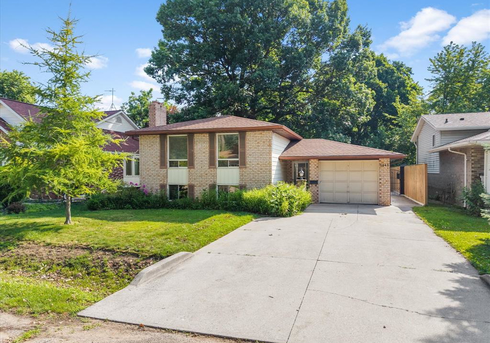 3842-bliss-windsor-ontario-26016676