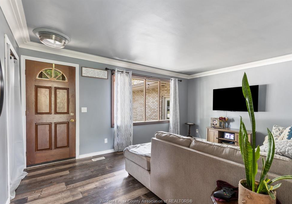 371-oak-street-lakeshore-ontario-26016683