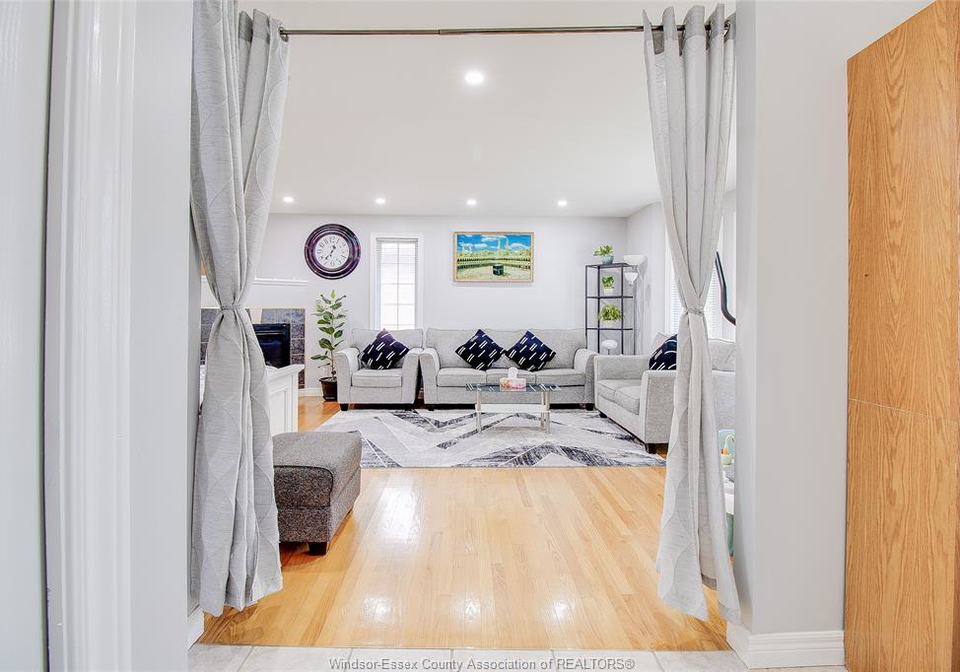 2759-mckay-avenue-windsor-ontario-26016708