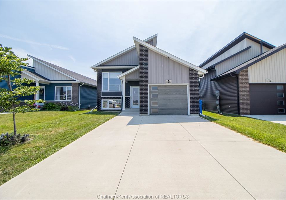 223-manning-drive-chatham-ontario-26016710