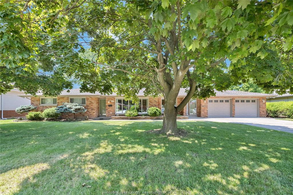 333-barry-tecumseh-ontario-26016712