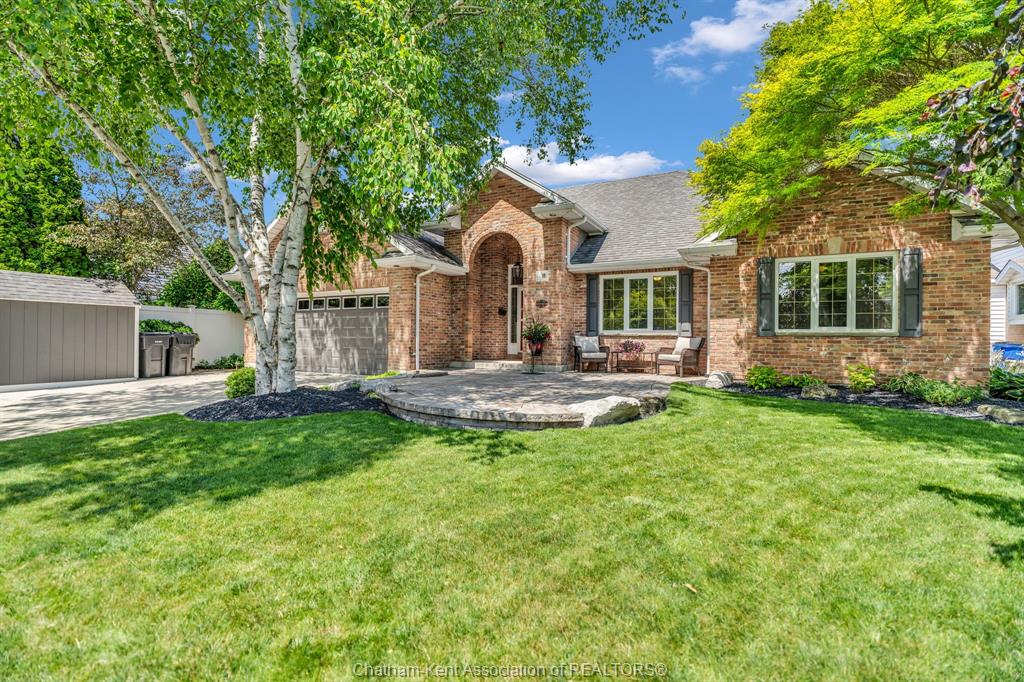 8-christina-place-chatham-ontario-26016720
