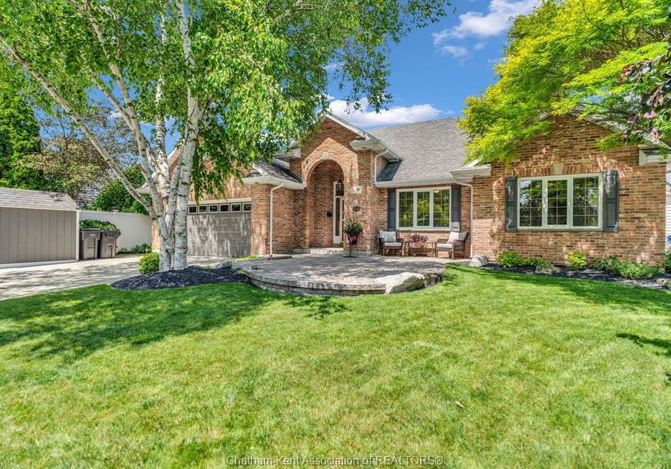 8-christina-place-chatham-ontario-26016720