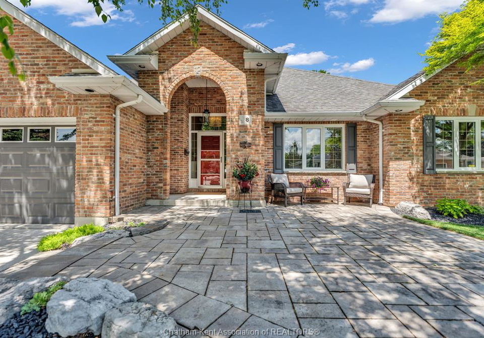 8-christina-place-chatham-ontario-26016720