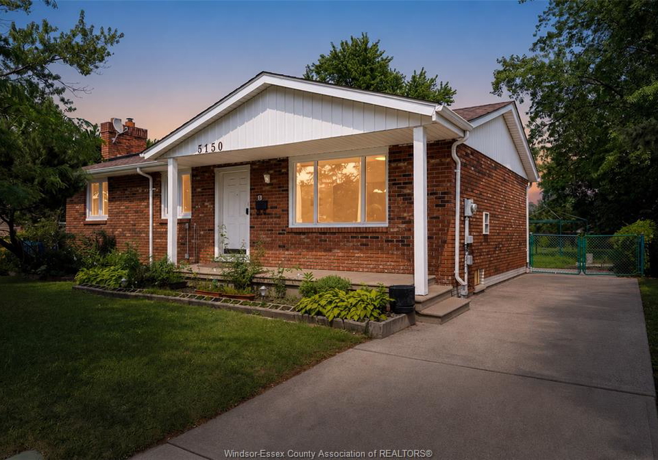 3150-forest-glade-windsor-ontario-26016734