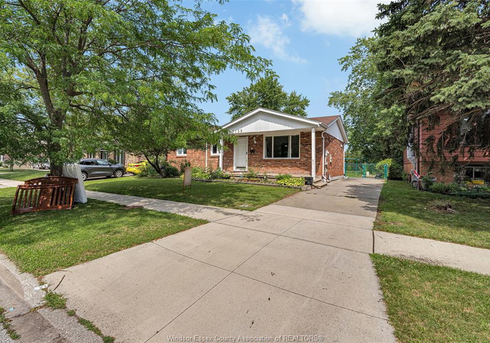 3150-forest-glade-windsor-ontario-26016734