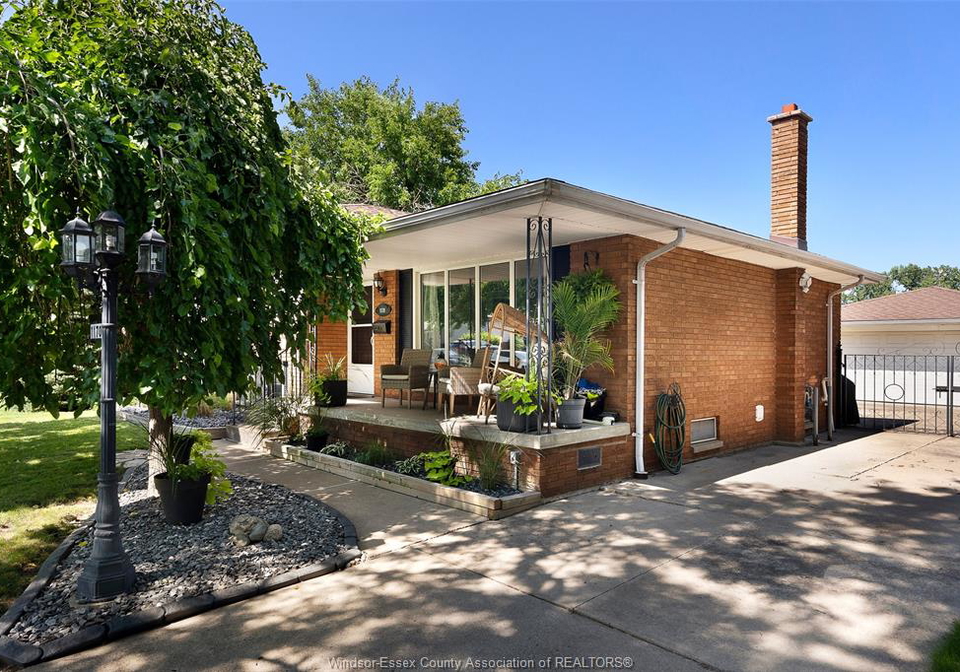 1170-garden-court-drive-windsor-ontario-26016740