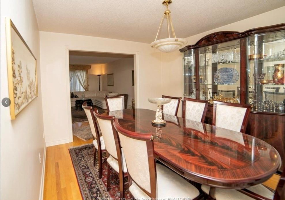 478-flora-windsor-ontario-26016745