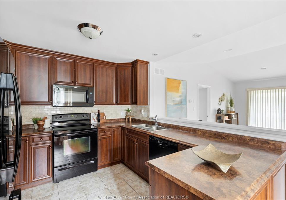 11096-sturgeon-street-windsor-ontario-26016764