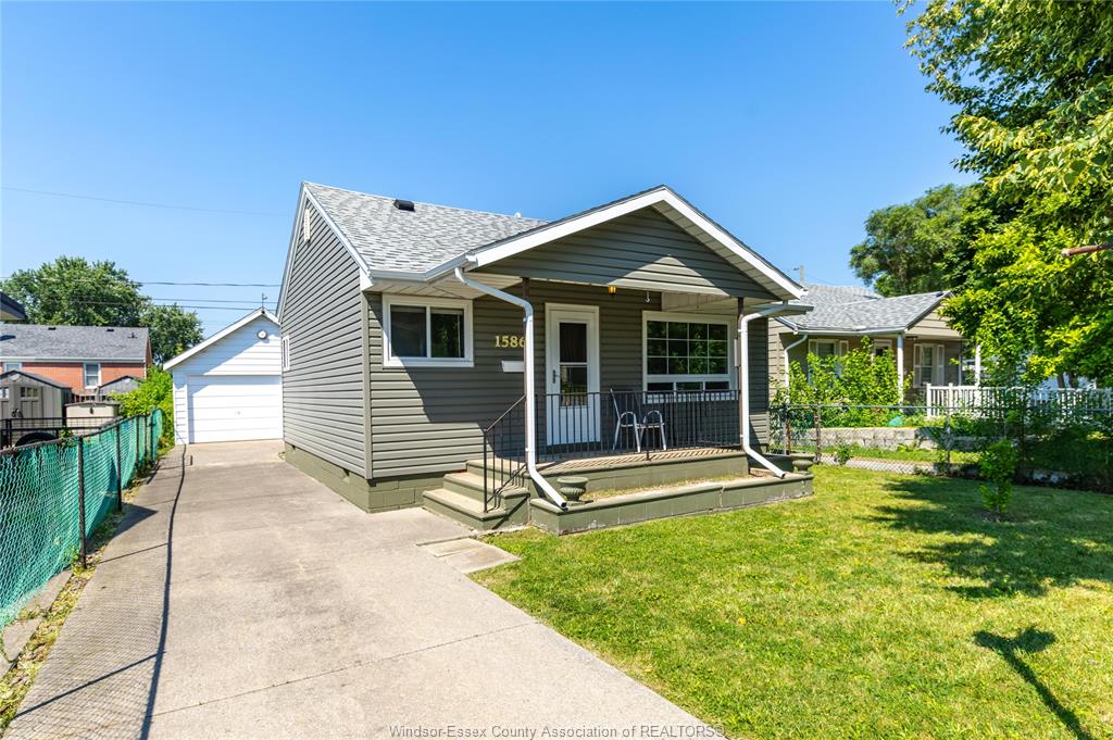 1586-prince-windsor-ontario-26016768