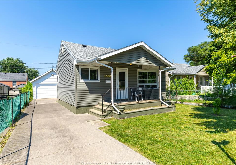 1586-prince-windsor-ontario-26016768