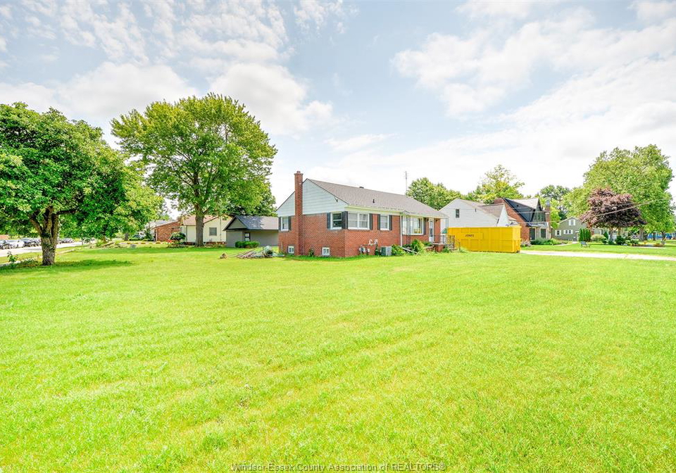 209-sandwich-street-north-amherstburg-ontario-26016775