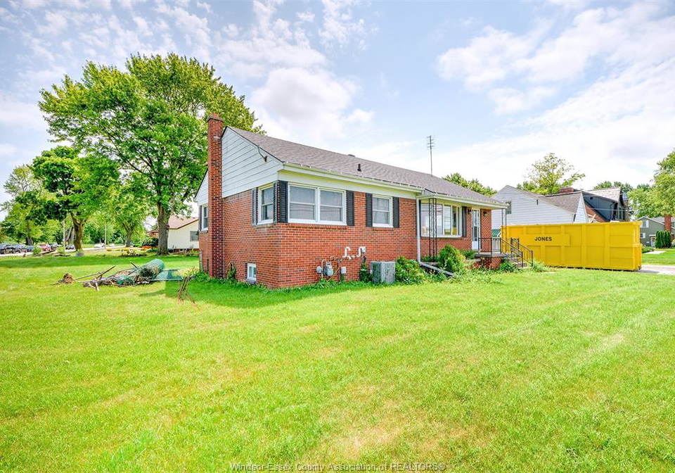 209-sandwich-street-north-amherstburg-ontario-26016775