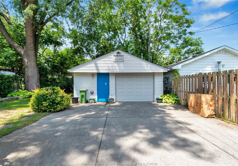 3612-girardot-windsor-ontario-26016776