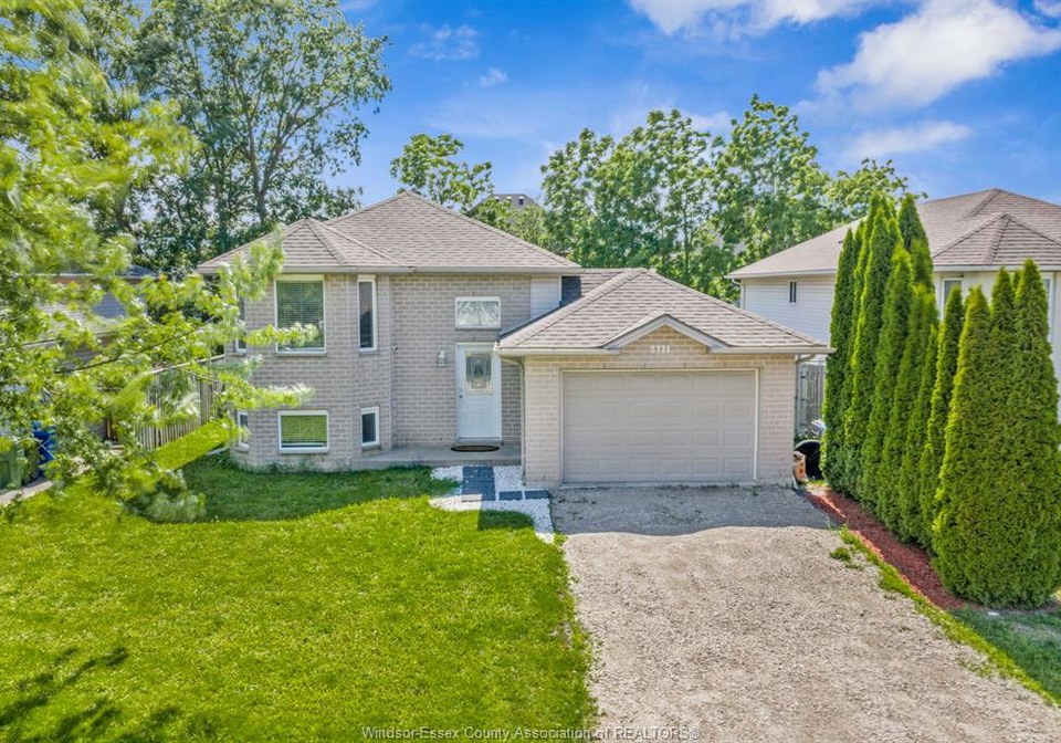 3711-maguire-windsor-ontario-26016778