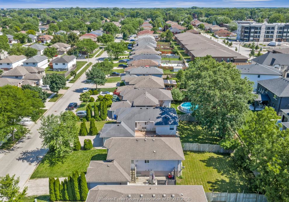 3711-maguire-windsor-ontario-26016778