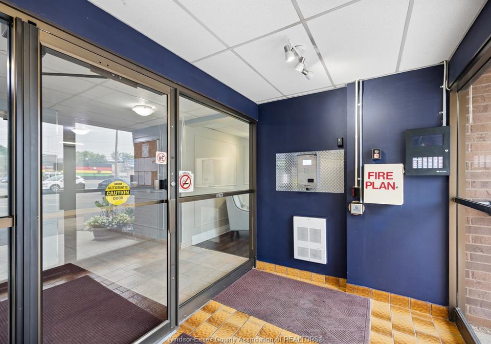 3950-wyandotte-street-east-windsor-ontario-26016781