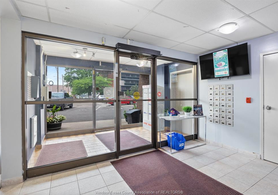 3950-wyandotte-street-east-windsor-ontario-26016781