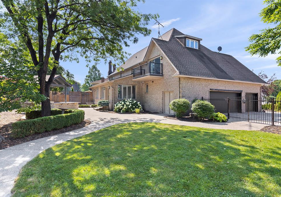 15-fasan-crescent-tecumseh-ontario-26016791