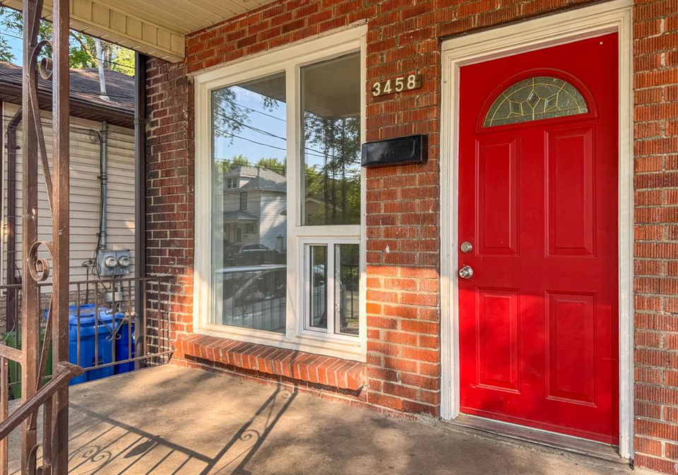 3458-harris-windsor-ontario-26016807