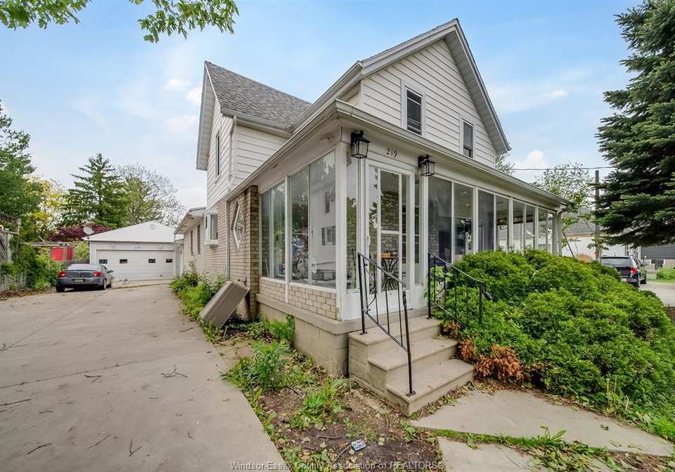 219-inshes-chatham-ontario-26016814