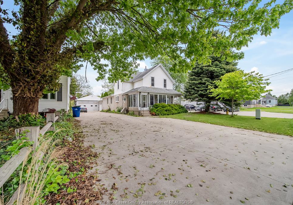 219-inshes-chatham-ontario-26016814