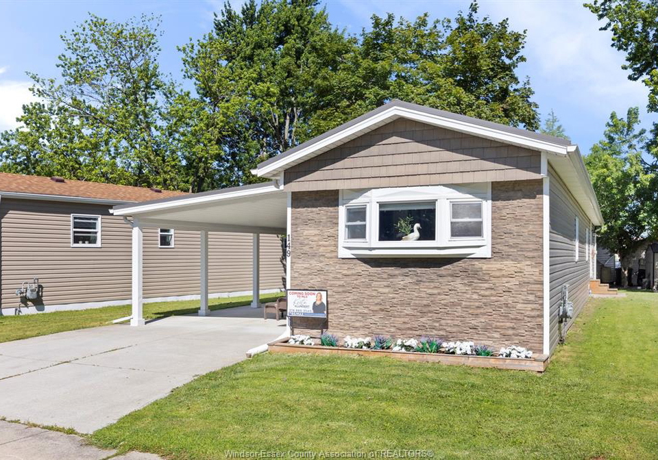 149-dana-essex-ontario-26016827