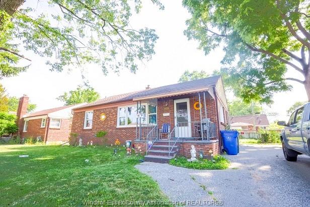 3124-bruce-avenue-windsor-ontario-26016839