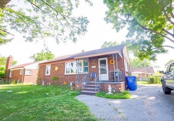 3124-bruce-avenue-windsor-ontario-26016839