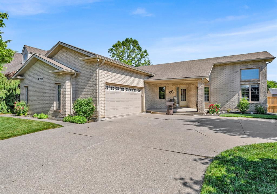 229-st-peter-street-belle-river-ontario-26016847
