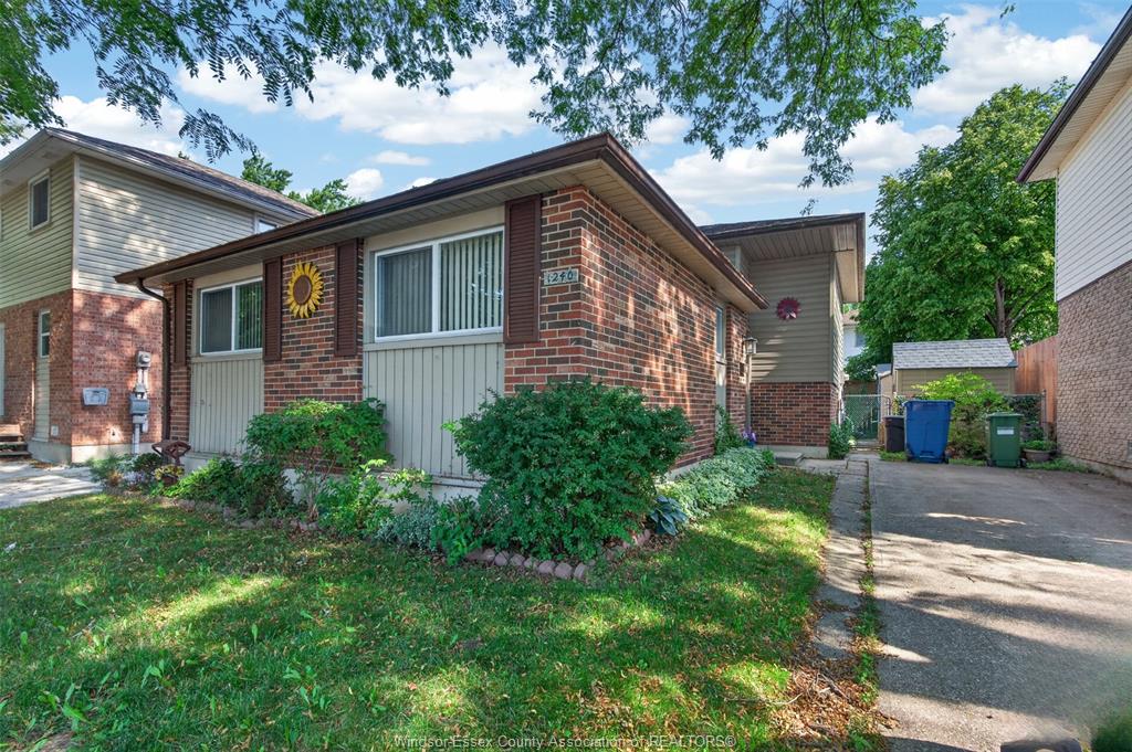 1240-arncliffe-place-windsor-ontario-26016856