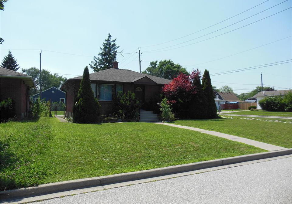 1105-harrison-windsor-ontario-26016890