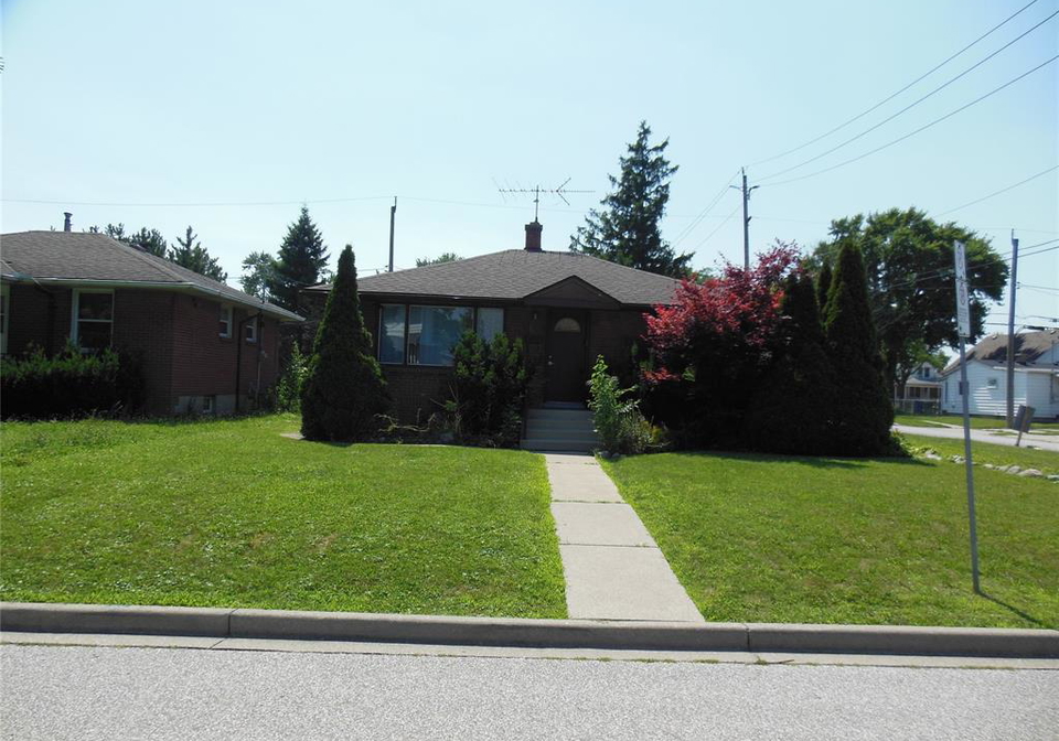 1105-harrison-windsor-ontario-26016890