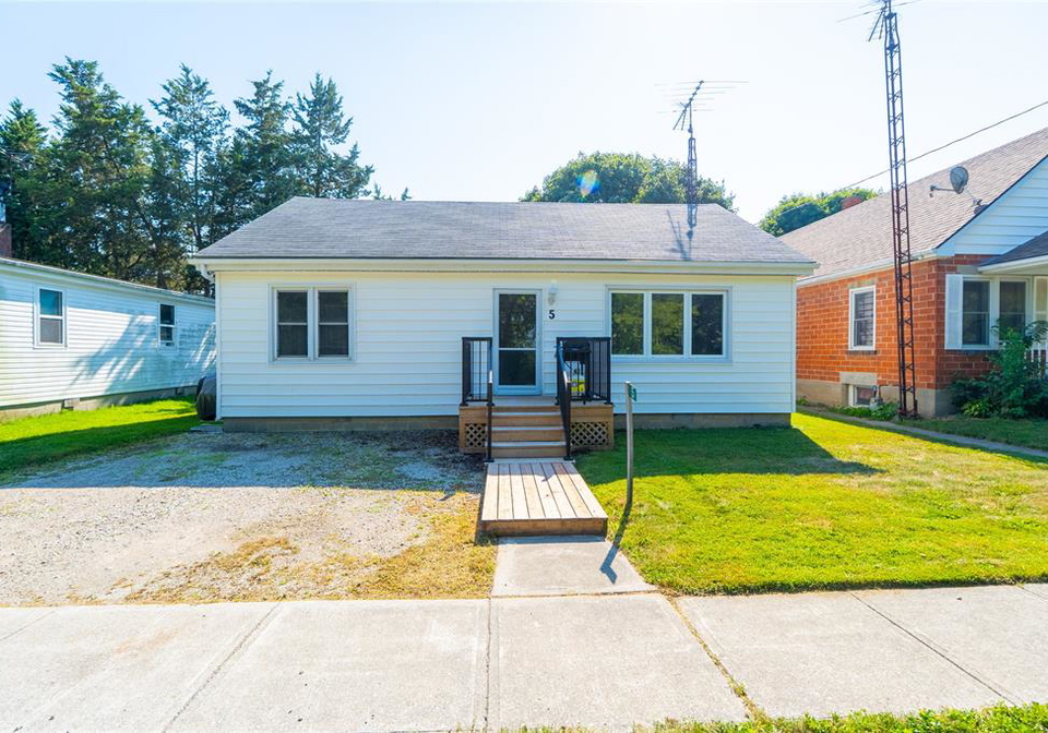 5-bank-street-tupperville-ontario-26016892