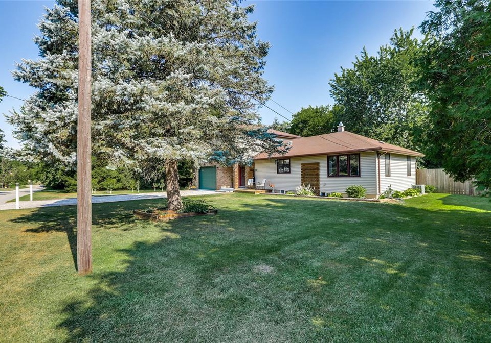 9-welligton-street-lambton-shores-ontario-26016893