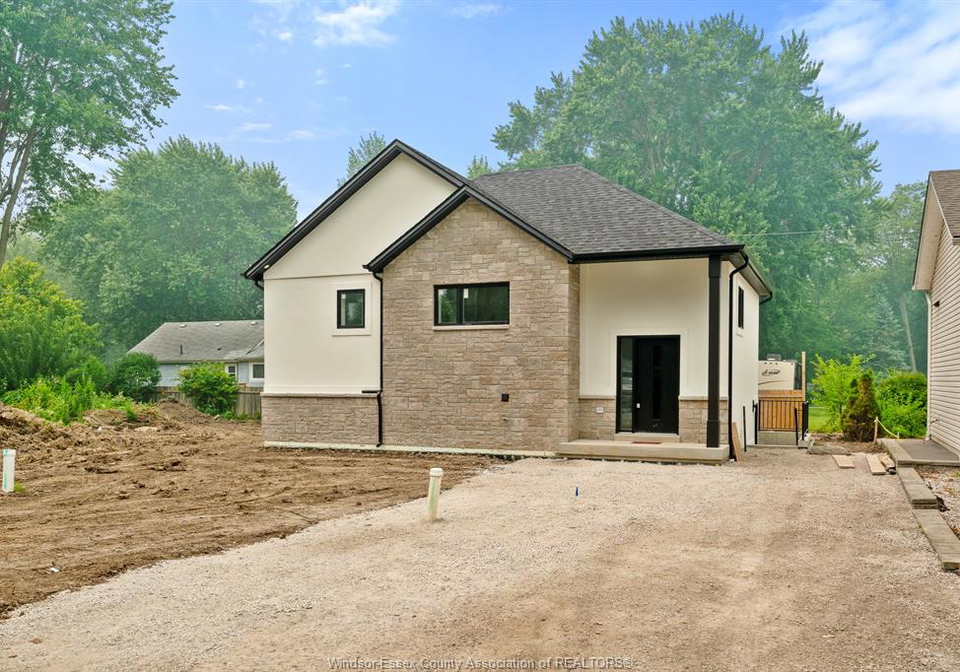 121-allison-avenue-colchester-ontario-26016899