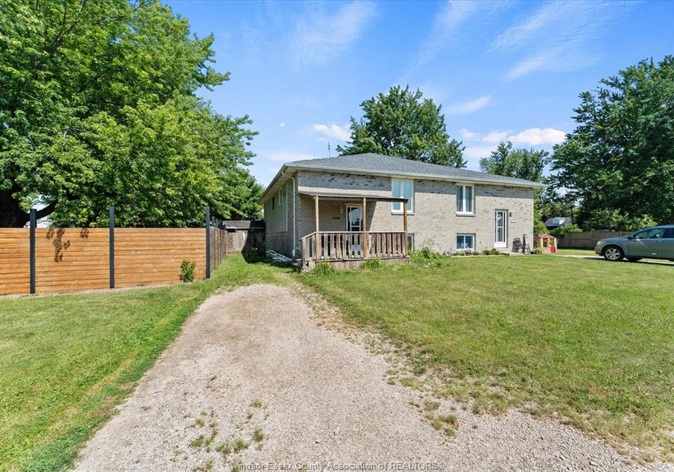 104-secord-harrow-ontario-26016910