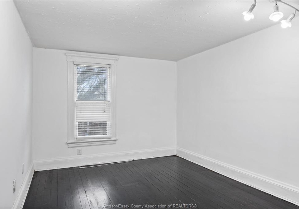 835-moy-windsor-ontario-26016913
