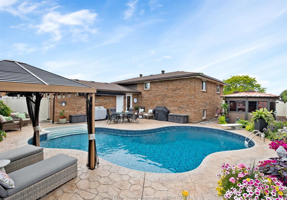 1251-huntwick-place-lasalle-ontario-26016916