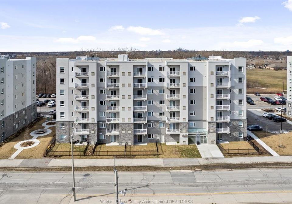 1611-banwell-windsor-ontario-26016929