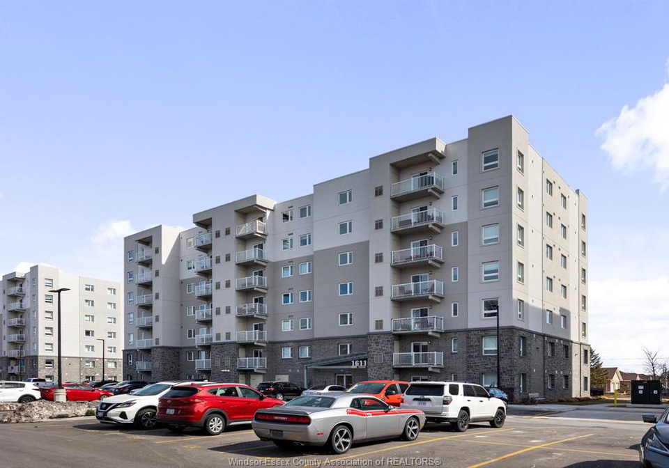 1611-banwell-windsor-ontario-26016929