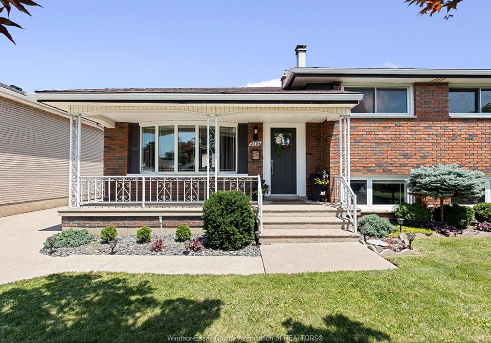2584-rivard-avenue-windsor-ontario-26016932