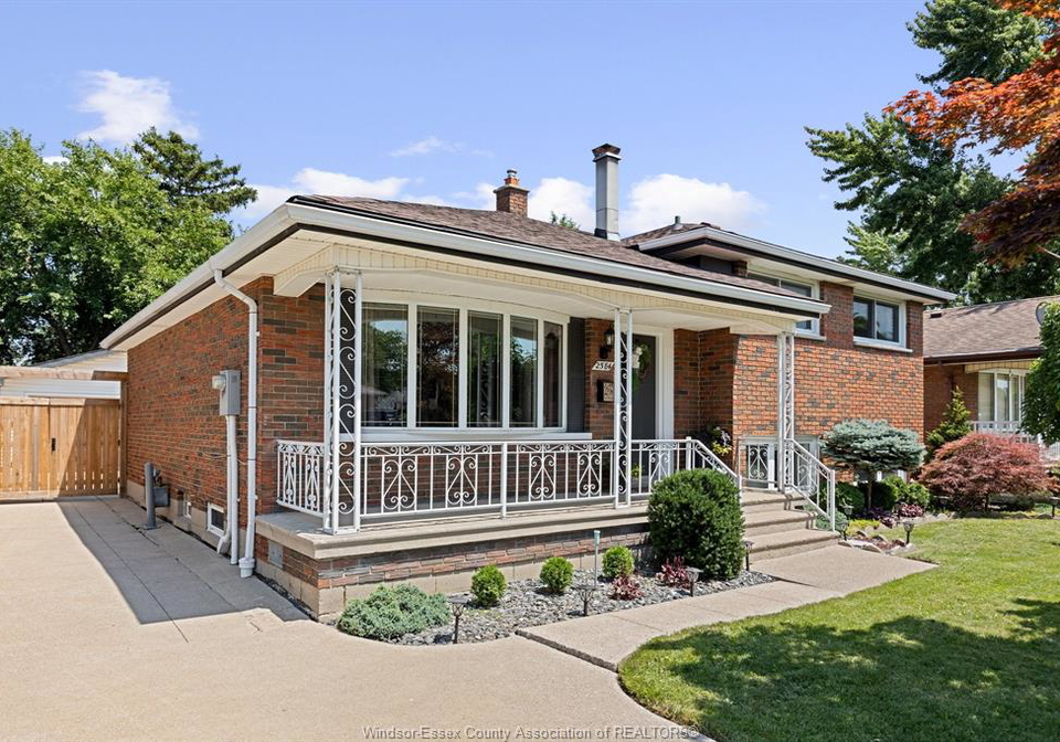 2584-rivard-avenue-windsor-ontario-26016932